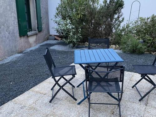 Cheray House | Maison spacieuse à Saint-Georges-d'Oléron, 7 couchages, proche commerces, jardin et barbecue - FR-1-246A-328