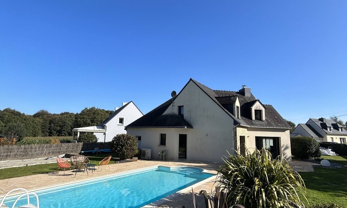Locoal-Mendon House | Maison Spacieuse Avec Piscine Chauffée ,4 Chambres sur Beau Jardin Paysagé