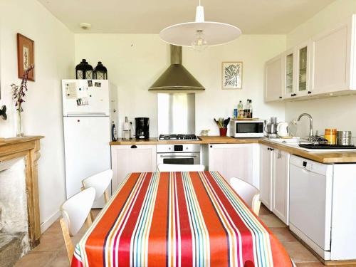 La Foret-Fouesnant House | Maison typique proche plage de Kerleven et golf, calme, jardin reposant, services de conciergerie - FR-1-481-165
