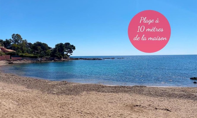 Boulouris-sur-Mer Apartment | Maisonnette climatisée à 10 m de la plage de la péguière