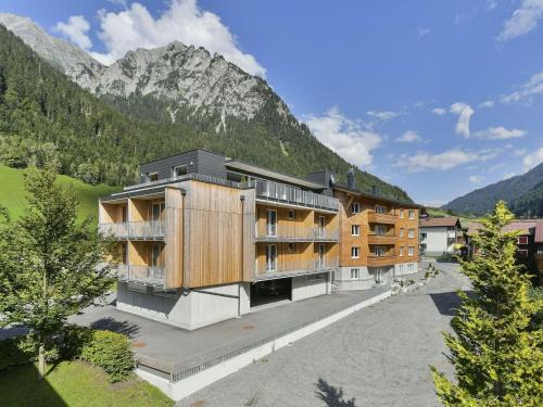 Klosterle Apartment | Majestic apartment in Klösterle with sauna on the Arlberg Met Terras