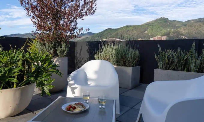 Antiguo Country Apartment | Majestic Loft w Balcony