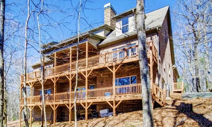 Tate Cabin | Majestic Mountain Cabin: Big Canoe Pass, Trails, Fishing, Waterfalls & More!