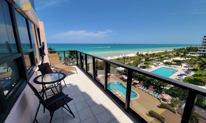 La Gorce Apartment | Majestic Oceanfront 3 Bedroom Views Every Room Large Corner Apartment - 901