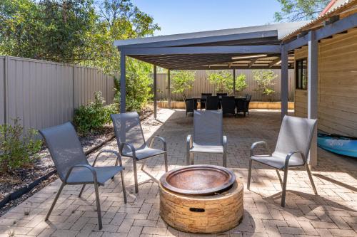 Dunsborough House | Majuvary