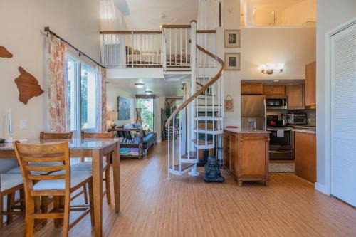 Kahuku Apartment | Makani Moana Loft - Golf Course View - North Shore - Sleeps 2