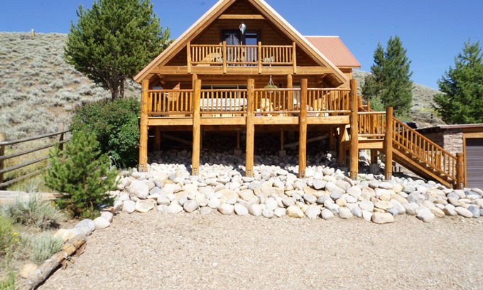 Stanley Cabin | Make memories of a lifetime and experience the serenity of Sawtooth mountains!