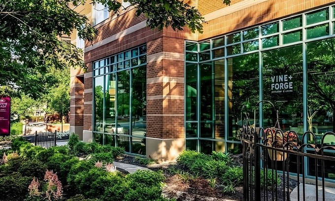 Downtown Columbus Hotel | Make Your Trip More Enjoyable! Pets are Welcome, Near Franklin Park Conservatory