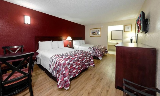 Ellenton House | Making The Best Memories Along The Way! Pet-friendly, Pool, Free Parking!