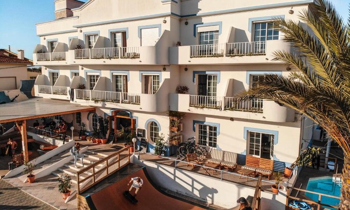 Ferrel Hotel | Malacuna Peniche