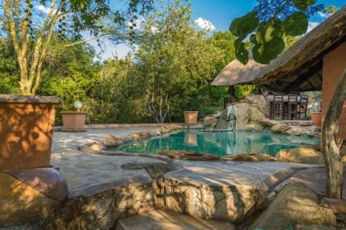 Maruleng Ski Chalet | Mali Mali Safari Lodge House 5