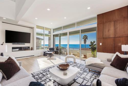 Eastern Malibu House | Malibu Breeze - hot tub, ocean view, steps to beach