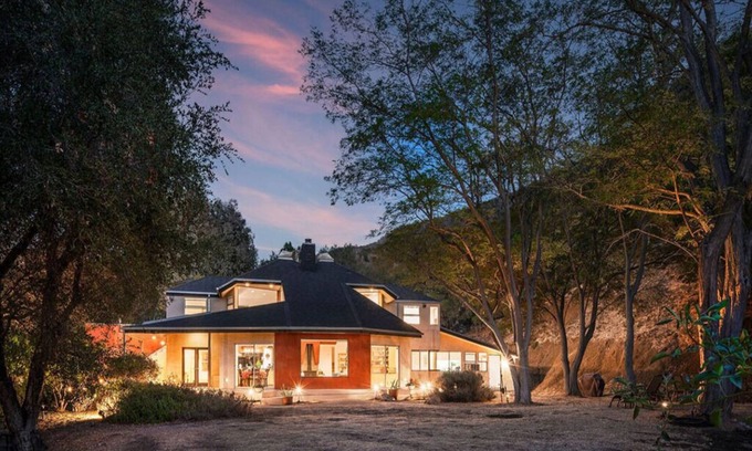Calabasas House | Malibu Modern Haven: Mountain Views