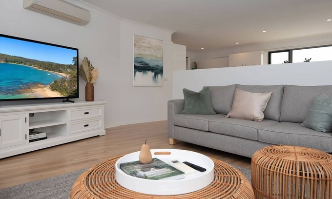 Maloneys Beach House | Maloneys Beach Views 3 Bed Home