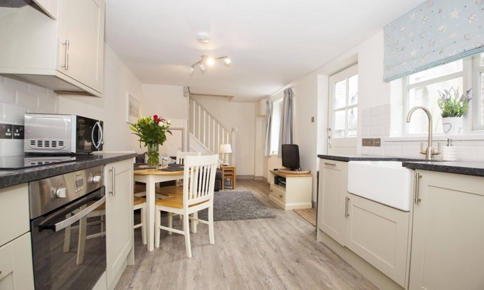 Treator Cottage | Malt Cottage Sleeps4-patio-petsok-parking