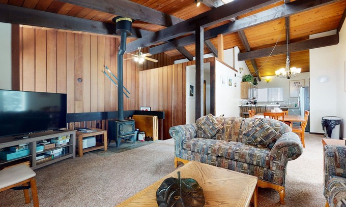 Mammoth Lakes Condo | Mammoth Estates Condo - Near Village at Mammoth & Pet Friendly by RedAwning