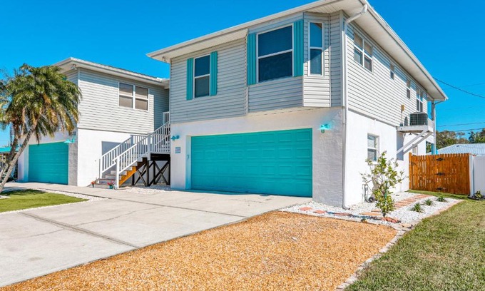 Sunny Shores House | Manatee Manor
