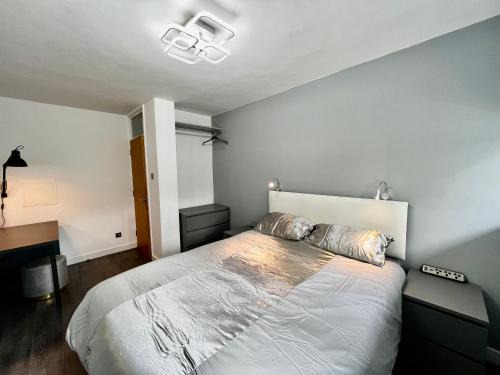 Baguley Apartment | Manchester - 1 Bedroom - Sleeps 3 - Free Parking