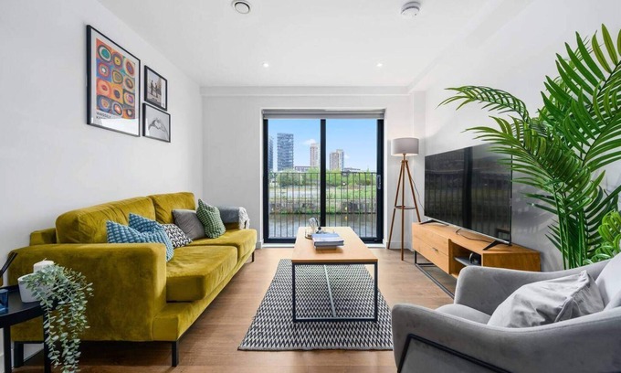 Salford Apartment | Manchester - Apartment - Sleeps 5 - Parking