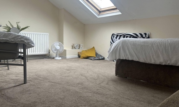 Offerton House | Manchester, Levenshulme, Entire House, Sleeps 7max