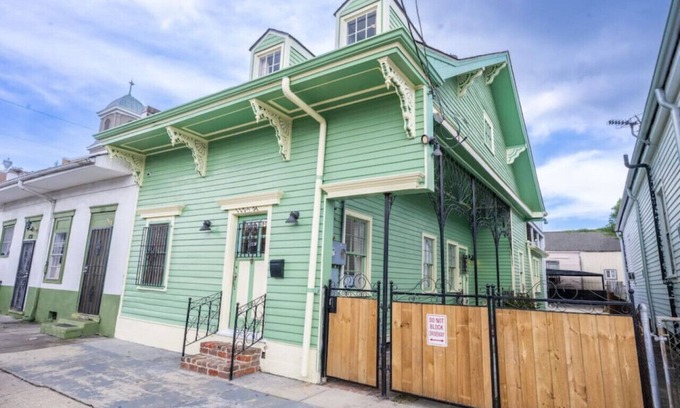 Saint Roch House | Mandeville Creole Cottage Historic Getaways