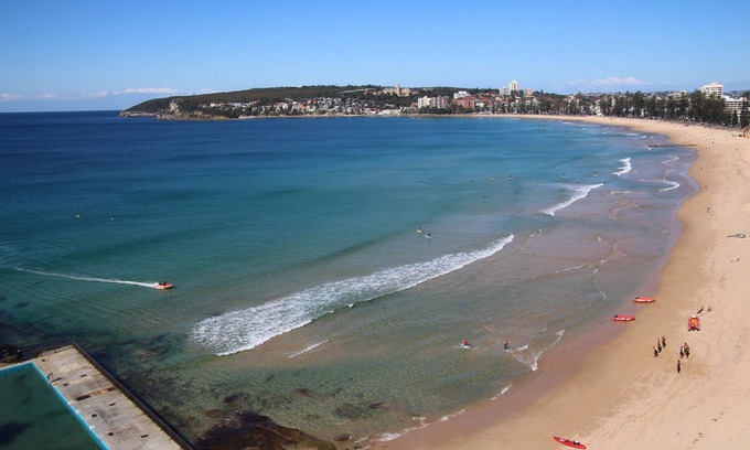 Queenscliff Apartment | Manly Queenscliff- Absolute Beachfront, views & direct beach access
