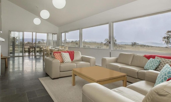 Jindabyne House | Manna Tree Farm - Modern 3BR House on 100 Acres l Mountain Views l WiFi l BBQ l Wood Fire