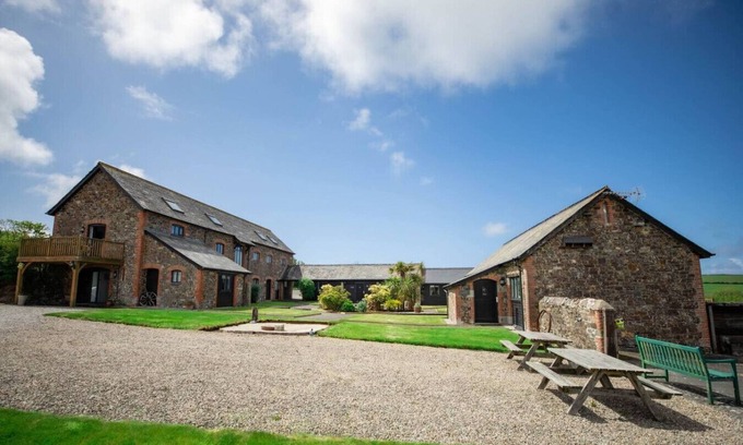 Wainhouse Corner Cottage | Manor a spacious modern cottage for families or groups