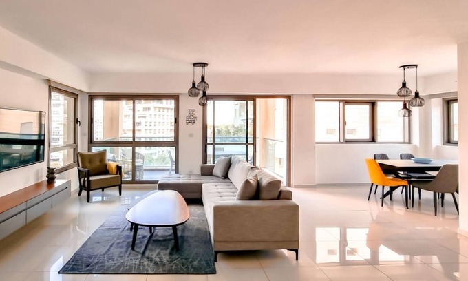 Tel Aviv Apartment | Maoz Jonquille in Tel Aviv-Yafo
