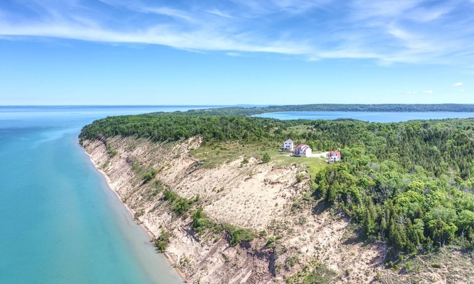 Frankfort House | Maple at Lake Bluff Preserve-Spectacular Lake Michigan Views-Sleeps 12