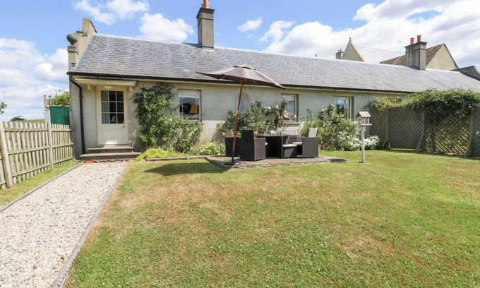 Mappowder Cottage | MAPLE COTTAGE, pet friendly, with open fire in Buckland Newton