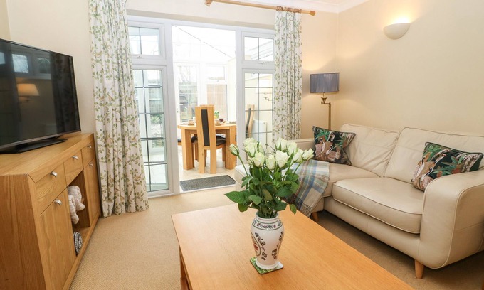 Broadway Cottage | Maple Cottage