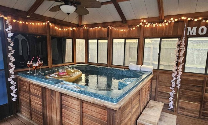 Atascocita House | Maple House w/Private Jacuzzi Near IAH