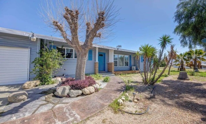 Cabazon House | @ Marbella Lane - 4BR Near Morongo Casino & Outlet | Ldry+P