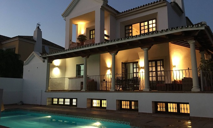 San Pedro de Alcantara Ski Chalet | Marbella Villa Private Swimming pool, garden & parking. Next to beach & golf.