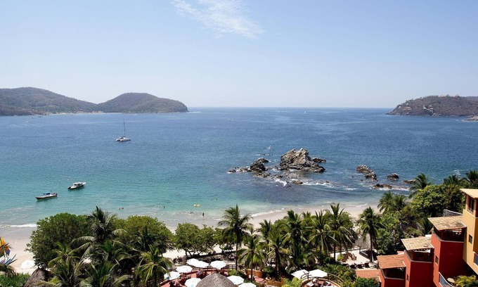 Zihuatanejo Resort | March Break Mexico Getawayn2 Bedroom Beach front Vacation HomenSleeps 6