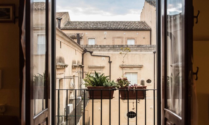 Noto Historic Centre House | Marco's house behind the Cathedral