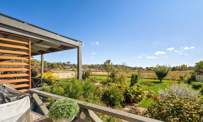 Calare Villa | Marcotta Guest Suite - Moments to Golf Course