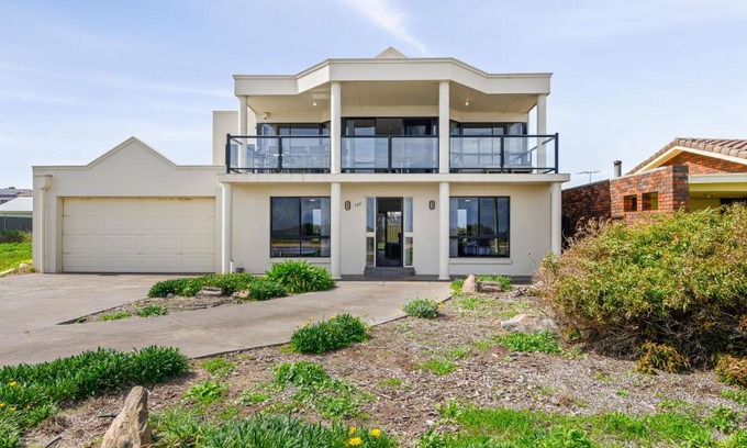 Aldinga Beach House | Mareblue Villa - Aldinga Beach - C21 SouthCoast Holidays