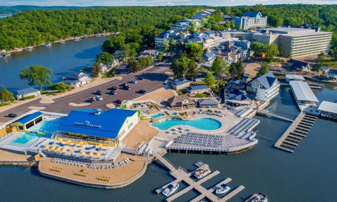 Osage Beach Hotel | Margaritaville Lake Resort Lake of the Ozarks