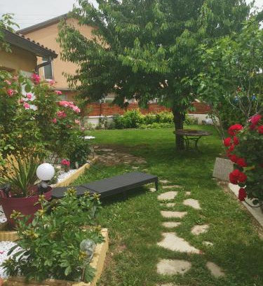 Laragne-Monteglin Bed & Breakfast | Margaux