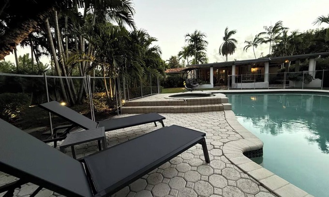 Northeast Miami House | Marilyn Monroe Waterfront Holiday House in Miami!