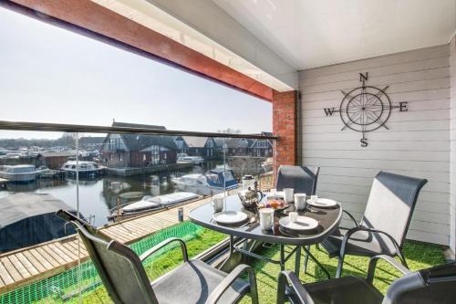 Horning Apartment | Marina Outlook