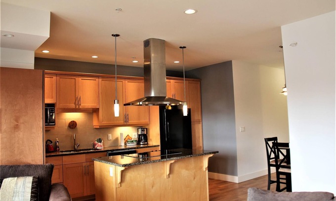 Ucluelet Condo | Marina View