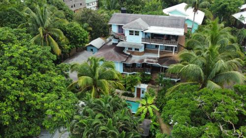 Antoneys Cay Cabin | Mariposa Lodge