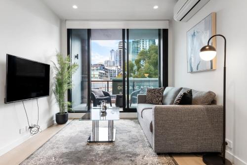 West Melbourne Apartment | Marker Modern Vintage Pad Near Factory Outlets