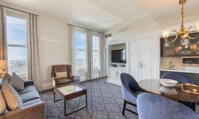 Downtown Boston Hotel | Marriott's Vacation Club. Pulse at Custom House Boston