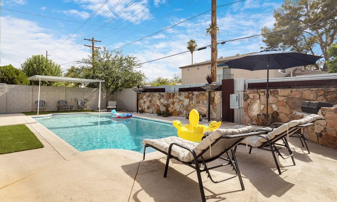 Alhambra House | Martha's Getaway-Central PHX 5 bedroom/3bath-POOL