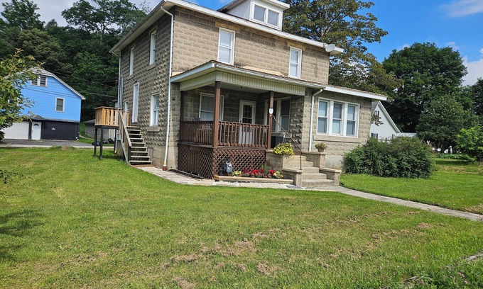 Terra Alta House | Marvelous 2-bedroom house in Terra Alta, WV. Veteran Owned