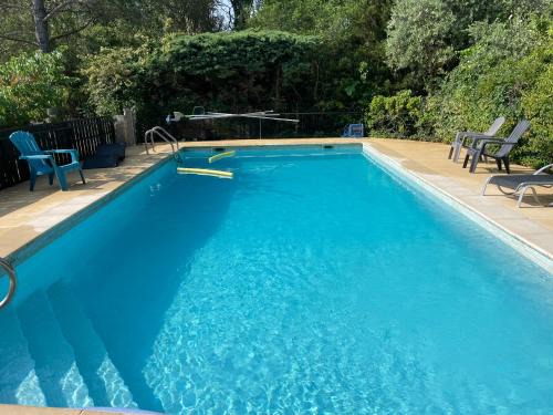 Eygalieres Bed & Breakfast | Mas Grimaud - Gîte- Studio et chambres d'hôtes familiales